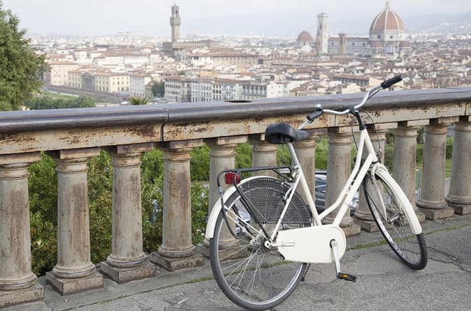 TOUR  DE  BICICLETA