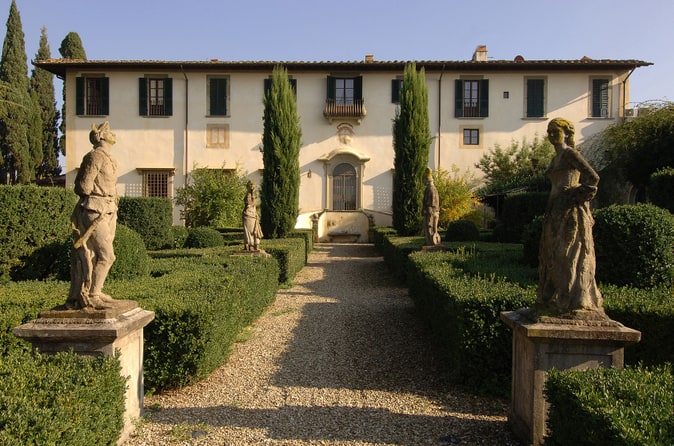 TOUR DEGUSTAÇÃO DE VINHOS E JANTAR EM VILLA PARTICULAR